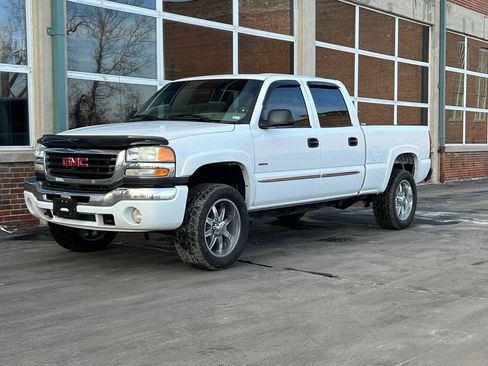 Used 2004 GMC Sierra 2500 SLE w/ Heavy-Duty Power Package AWD/4WD image 6
