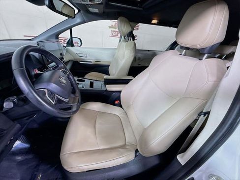 Certified 2021 Toyota Sienna XLE FWD image 26
