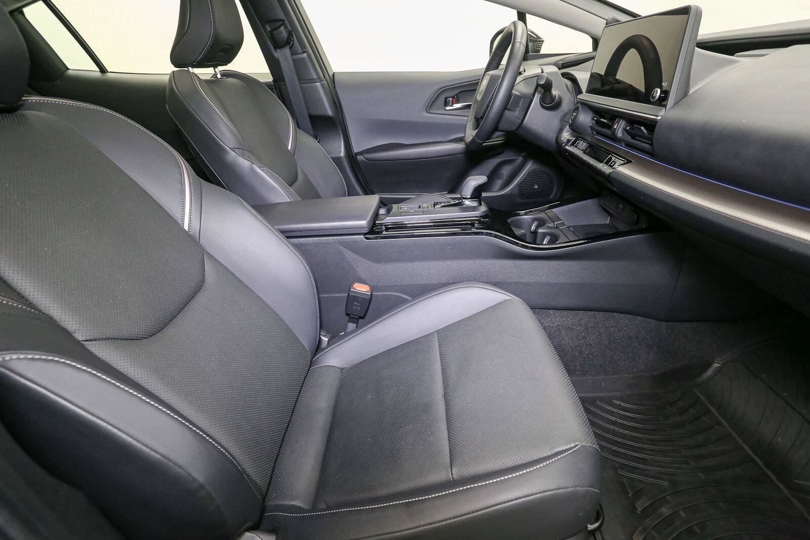 Used 2023 Toyota Prius Limited AWD/4WD image 17