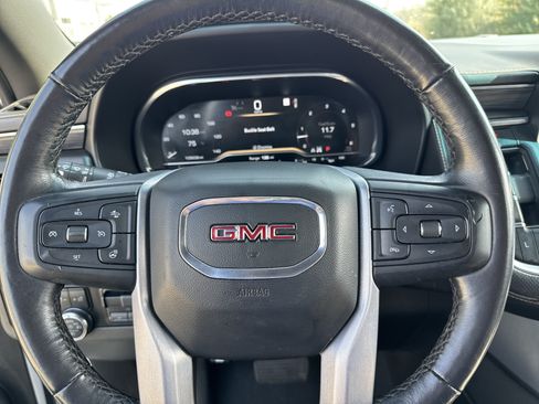 Used 2022 GMC Yukon XL SLT w/ SLT Luxury Package AWD/4WD image 14