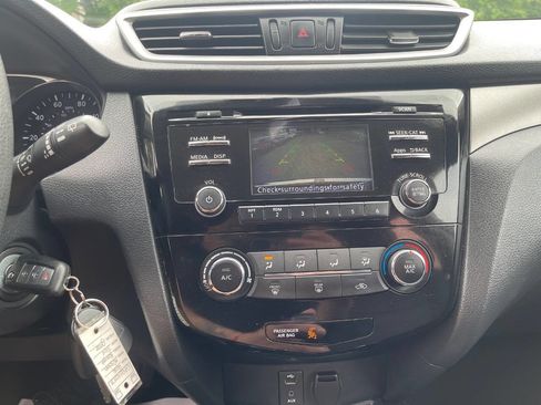 Used 2016 Nissan Rogue S AWD/4WD image 17