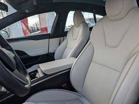 Used 2022 Tesla Model S Plaid image 6
