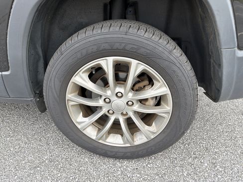 Used 2019 Jeep Cherokee Latitude Plus FWD image 7