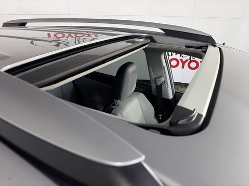 Used 2017 Toyota RAV4 Limited FWD image 11