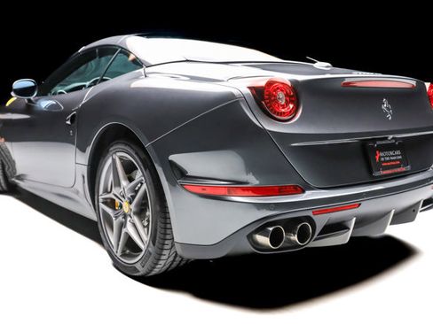 Used 2016 Ferrari California T image 35