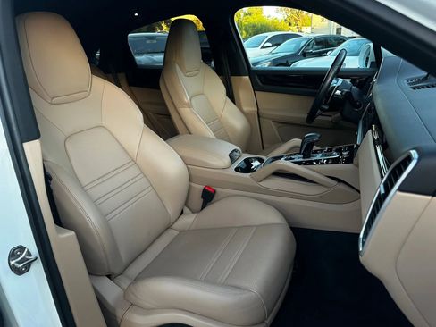 Used 2022 Porsche Cayenne Coupe image 30