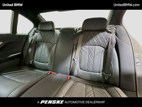 Used 2022 BMW 740i w/ M Sport Package RWD image 13