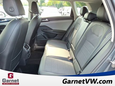 Certified 2022 Volkswagen Taos SE image 11