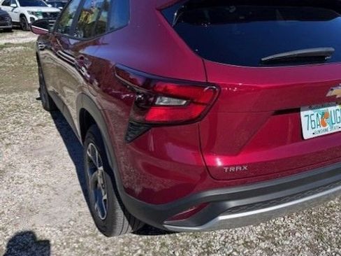 Used 2025 Chevrolet Trax LT w/ LT Convenience Package image 5