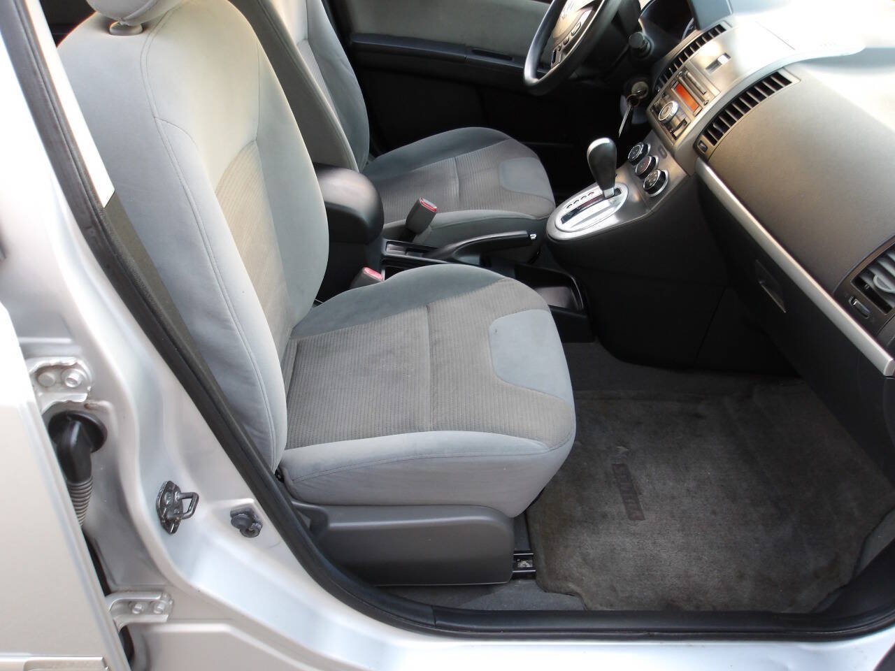 Used 2010 Nissan Sentra 2.0 S FWD image 6