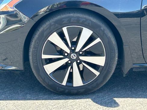 Used 2022 Nissan Altima 2.5 SV FWD image 13