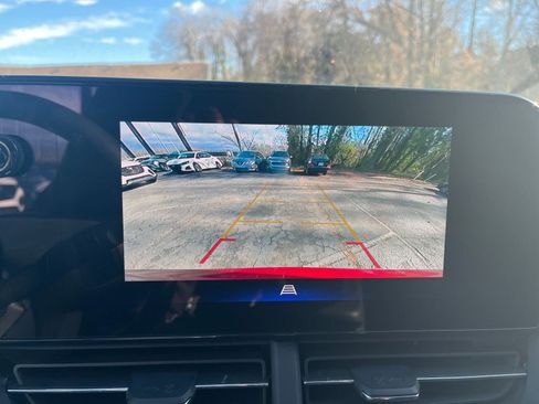 Used 2025 Chevrolet Trax LT image 17