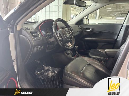 Used 2019 Jeep Compass Trailhawk w/ Leather Interior Group AWD/4WD image 4