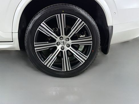 Certified 2023 Volvo XC90 B6 Ultimate w/ Lounge Package image 32