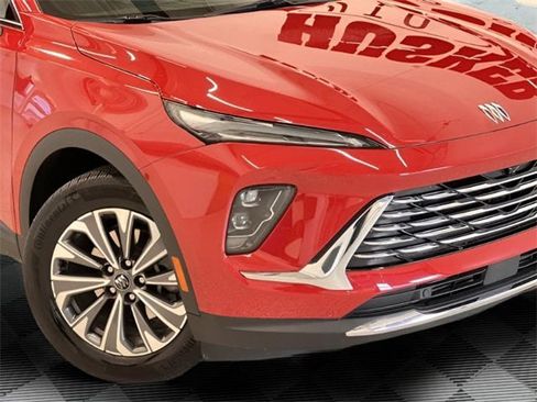 Used 2025 Buick Envision Preferred image 26