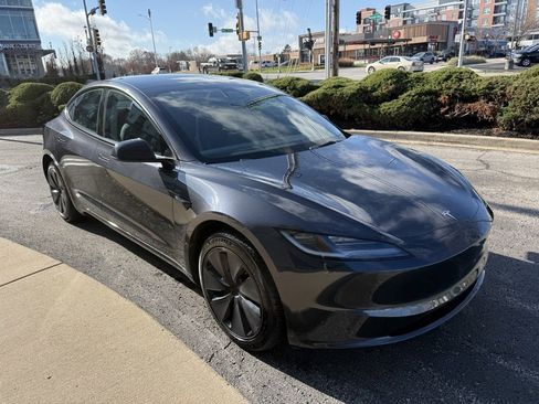 Used 2025 Tesla Model 3 Long Range image 3