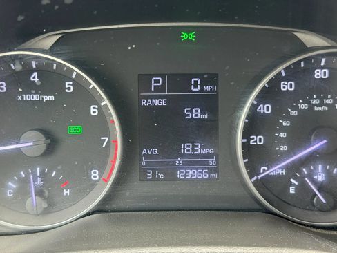 Used 2017 Hyundai Elantra SE FWD image 10
