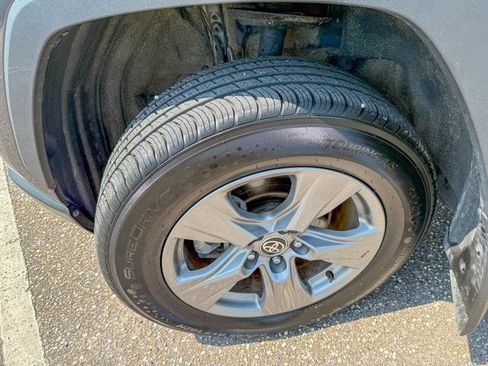 Used 2024 Toyota RAV4 XLE w/ Convenience Package image 7