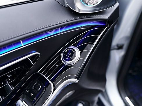 Used 2025 Mercedes-Benz Maybach S 580 4MATIC image 45