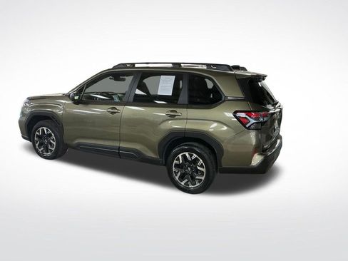 Certified 2025 Subaru Forester Premium AWD/4WD image 4