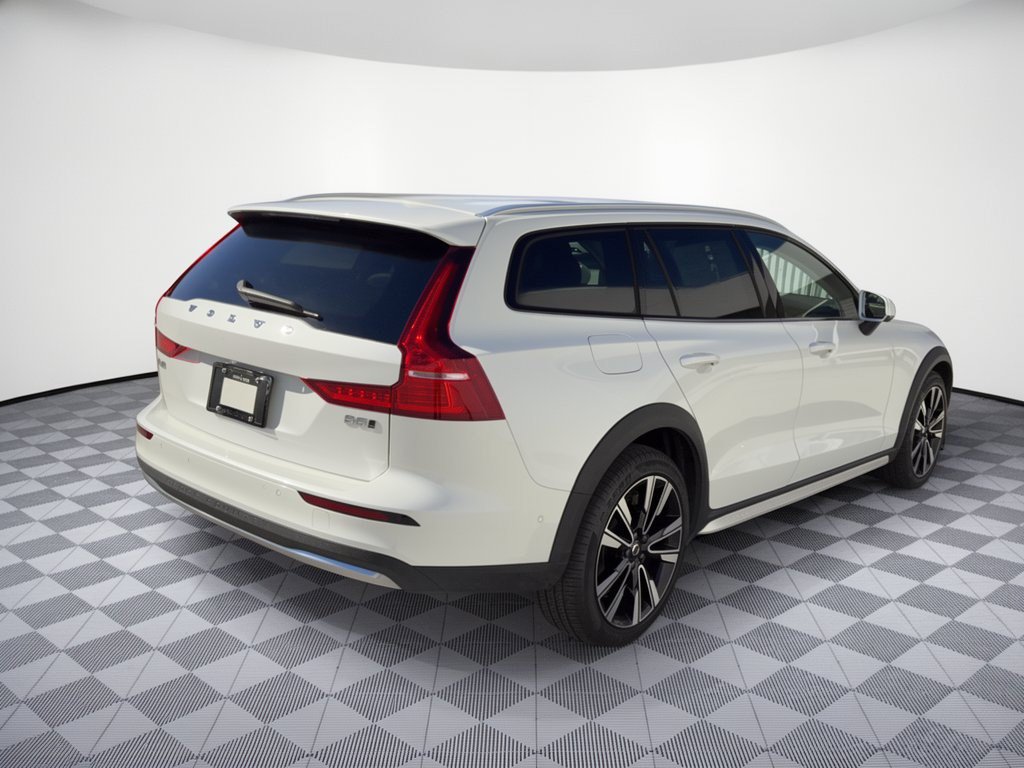 Certified 2025 Volvo V60 B5 Cross Country Ultra AWD/4WD image 9