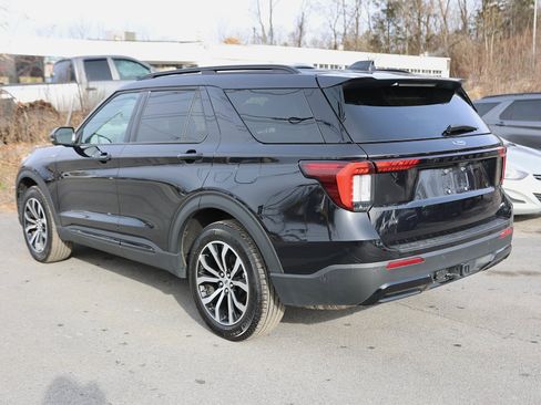 Certified 2025 Ford Explorer ST-Line image 5