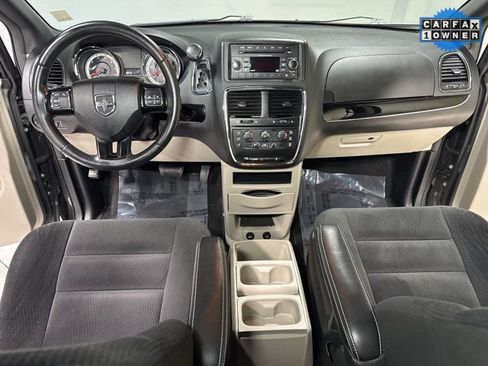 Used 2016 Dodge Grand Caravan SE image 12