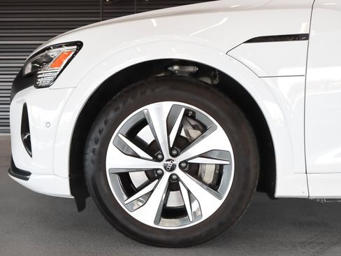 Used 2024 Audi Q8 e-tron Premium Plus w/ Premium Plus Package AWD/4WD image 5