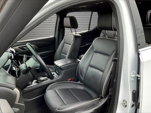 Used 2023 Chevrolet Traverse Premier FWD image 20