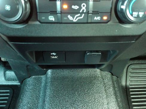 Used 2020 Ford F250 XL w/ Power Equipment Group image 46