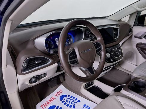 Used 2018 Chrysler Pacifica Touring-L Plus image 8