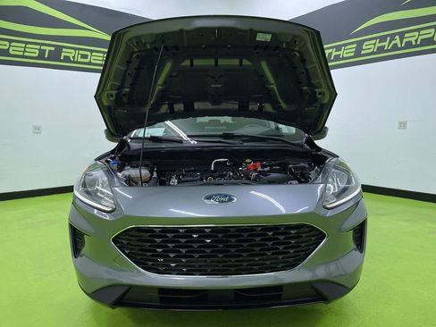 Used 2021 Ford Escape SE w/ SE Sport Appearance Package image 4