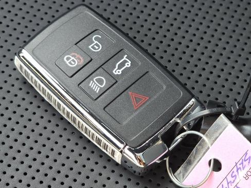 Used 2025 Land Rover Defender 110 X-Dynamic SE image 44