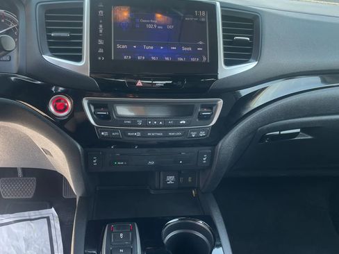 Used 2017 Honda Pilot Touring image 37