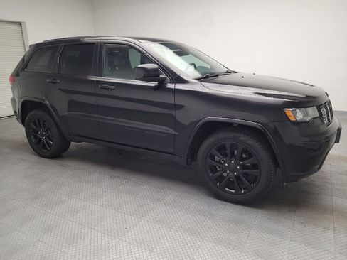 Used 2017 Jeep Grand Cherokee Altitude RWD image 11