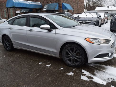 Used 2017 Ford Fusion SE image 4