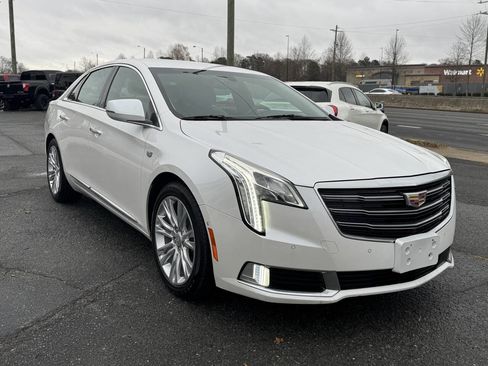 Used 2018 Cadillac XTS Luxury image 3