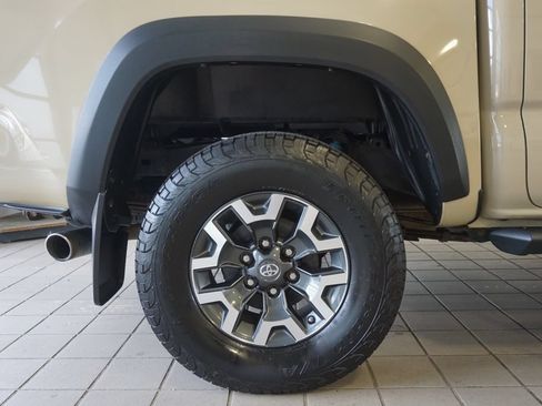 Used 2017 Toyota Tacoma TRD Off-Road AWD/4WD image 33