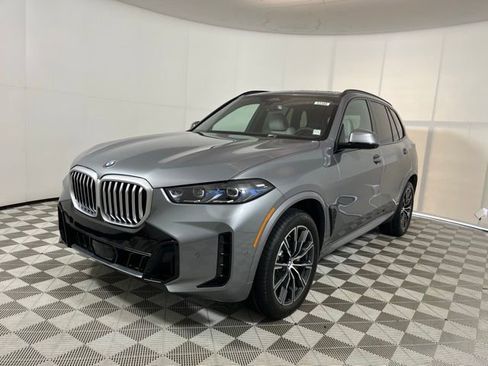 Used 2026 BMW X5 xDrive40i w/ M Sport Package AWD/4WD image 3