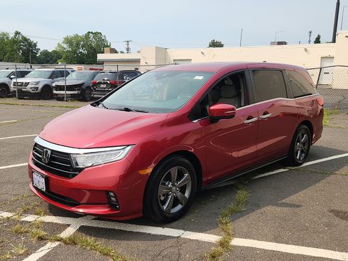 Used 2023 Honda Odyssey EX image 3