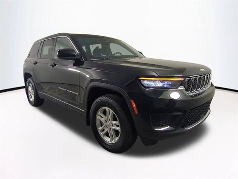 Used 2025 Jeep Grand Cherokee Laredo w/ Luxury Tech Group I AWD/4WD image 2