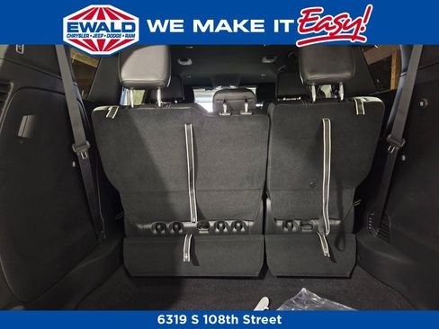 New 2026 Chrysler Pacifica Select image 18