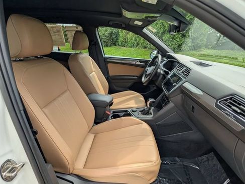 Used 2022 Volkswagen Tiguan SE R-Line AWD/4WD image 12