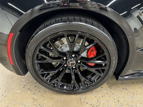 Used 2015 Chevrolet Corvette Z06 w/ 3LZ Preferred Equipment Group image 17