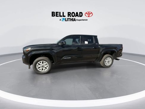 Used 2025 Toyota Tacoma SR5 AWD/4WD image 5