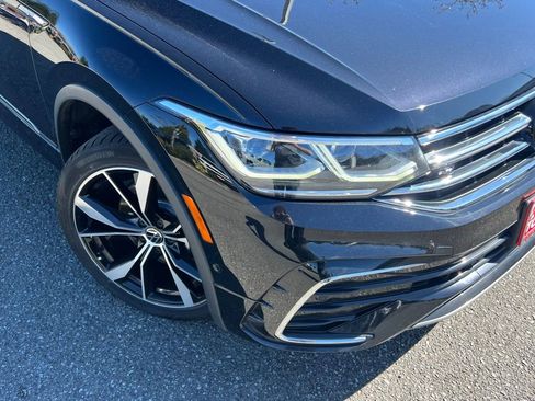Used 2022 Volkswagen Tiguan SEL R-Line image 2
