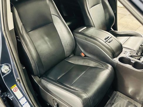 Used 2018 Toyota Highlander XLE w/ Carpet Mat Package (TMS) image 25