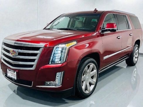 Used 2018 Cadillac Escalade ESV Premium Luxury image 3