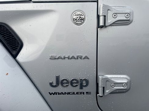 Used 2024 Jeep Wrangler Unlimited Sahara AWD/4WD image 37