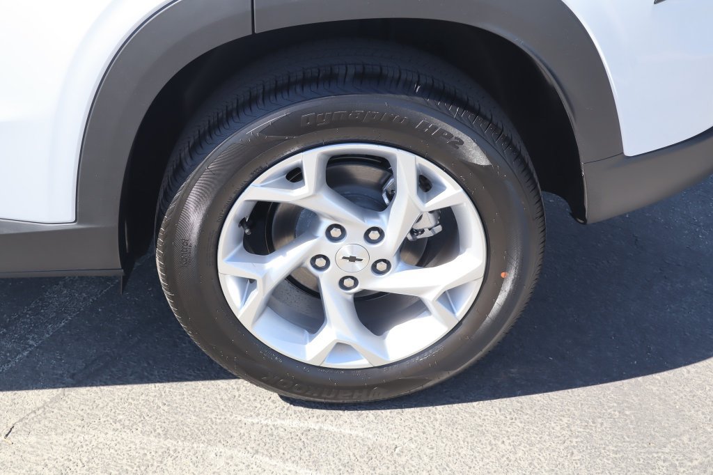 New 2026 Chevrolet Trax LS w/ LS Convenience Package FWD image 16